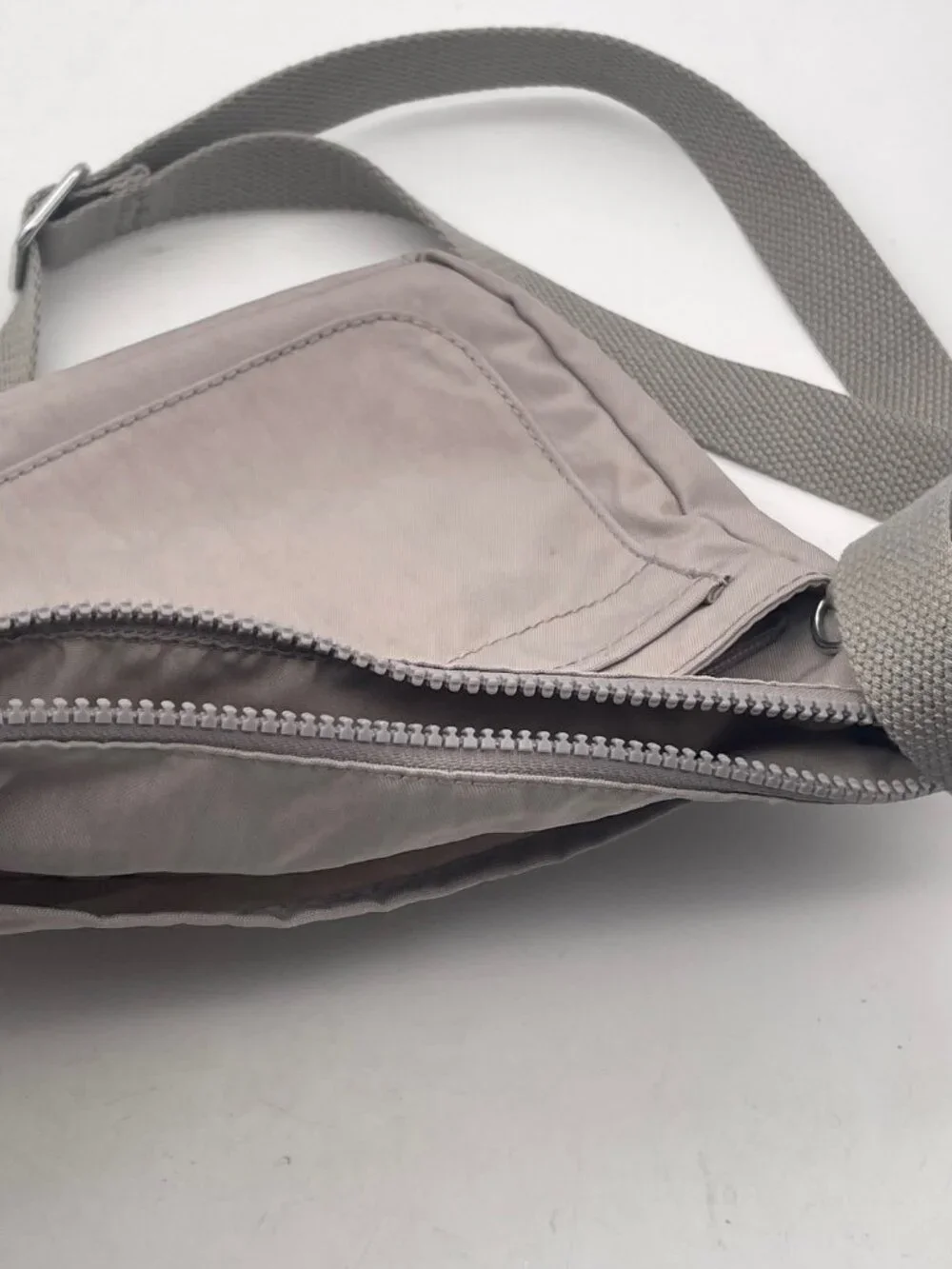 Kipling sebastian crossbody